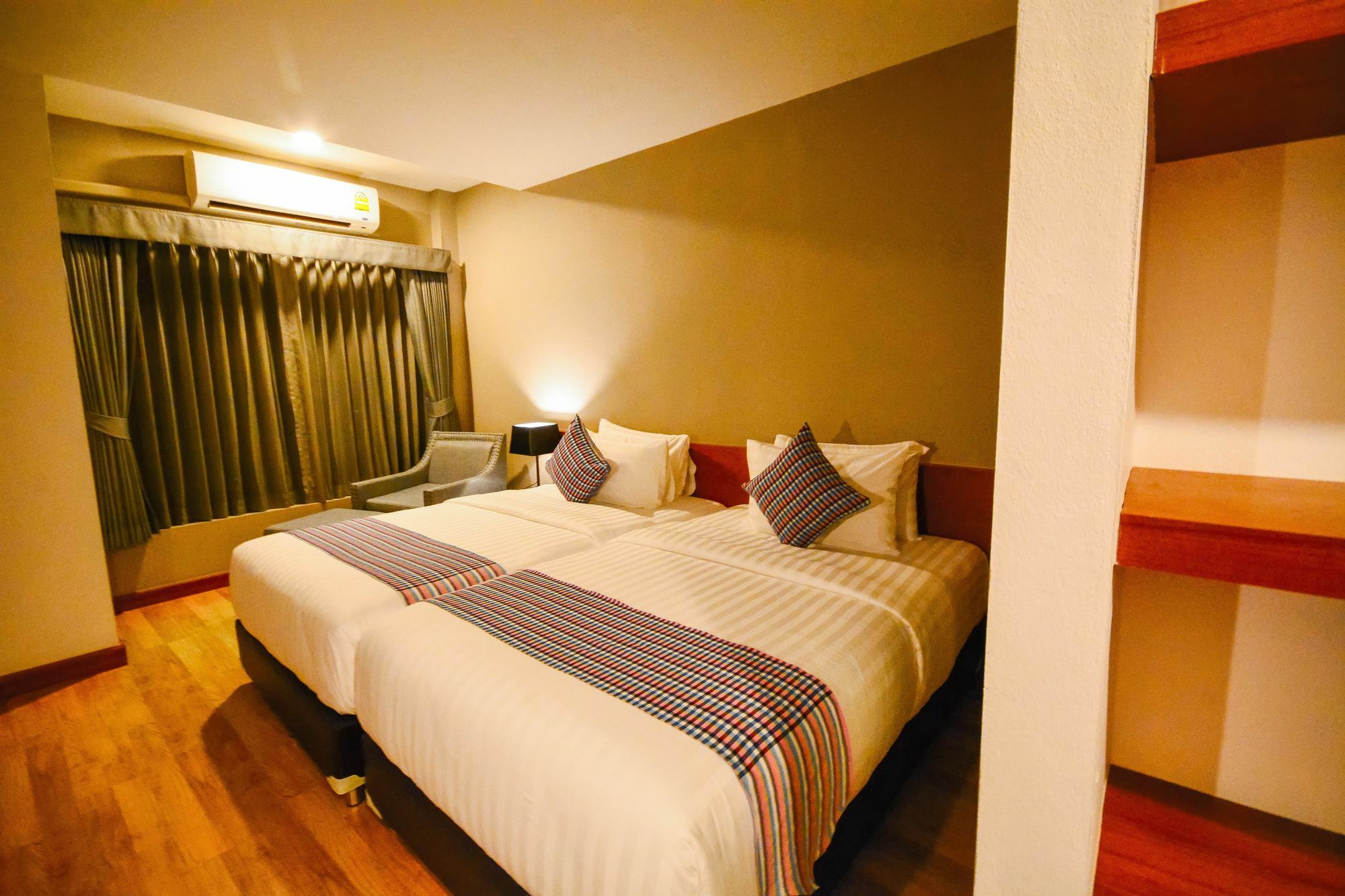 Comet Hotel Surat Thani Exteriér fotografie